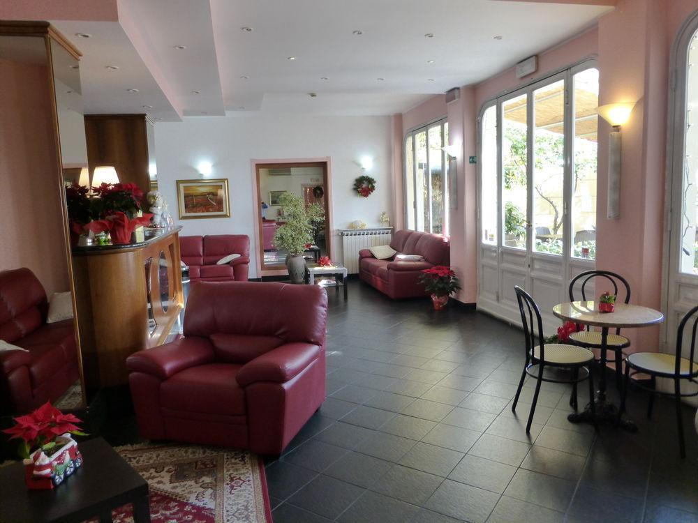 Lido Hotel 3*